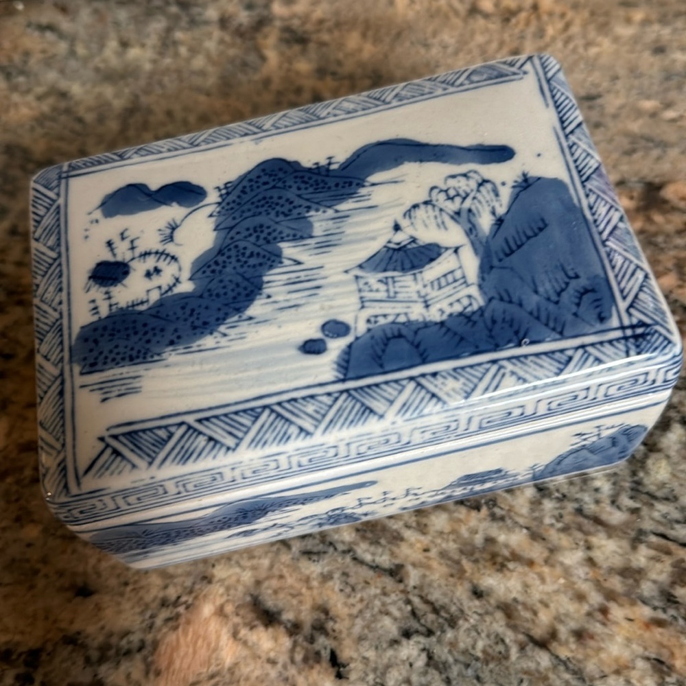 Vintage Chinese Blue and White Porcelain Box